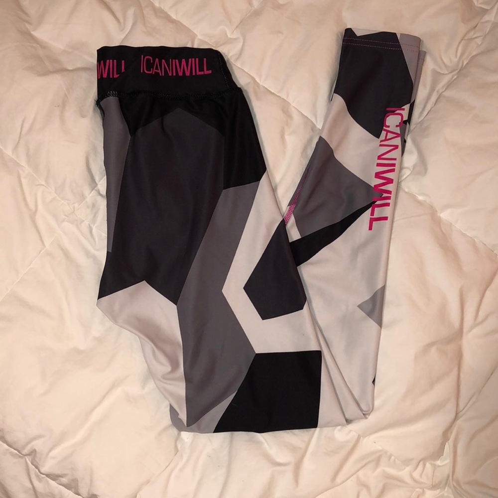 NWOT I Can I Will Full Camo Black/White